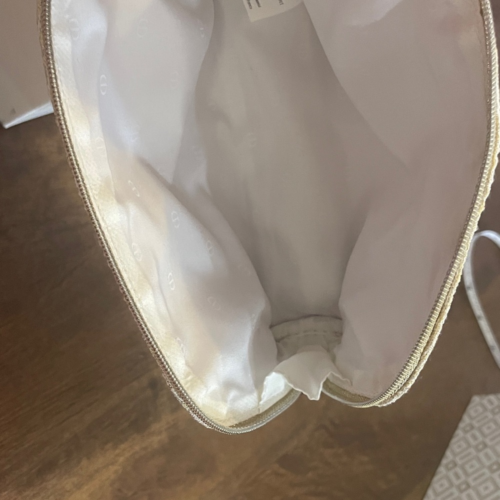 Christian Dior Box with Red velvet and Gold Metallic Cosmetic Bags, new. - Picture 7 of 8